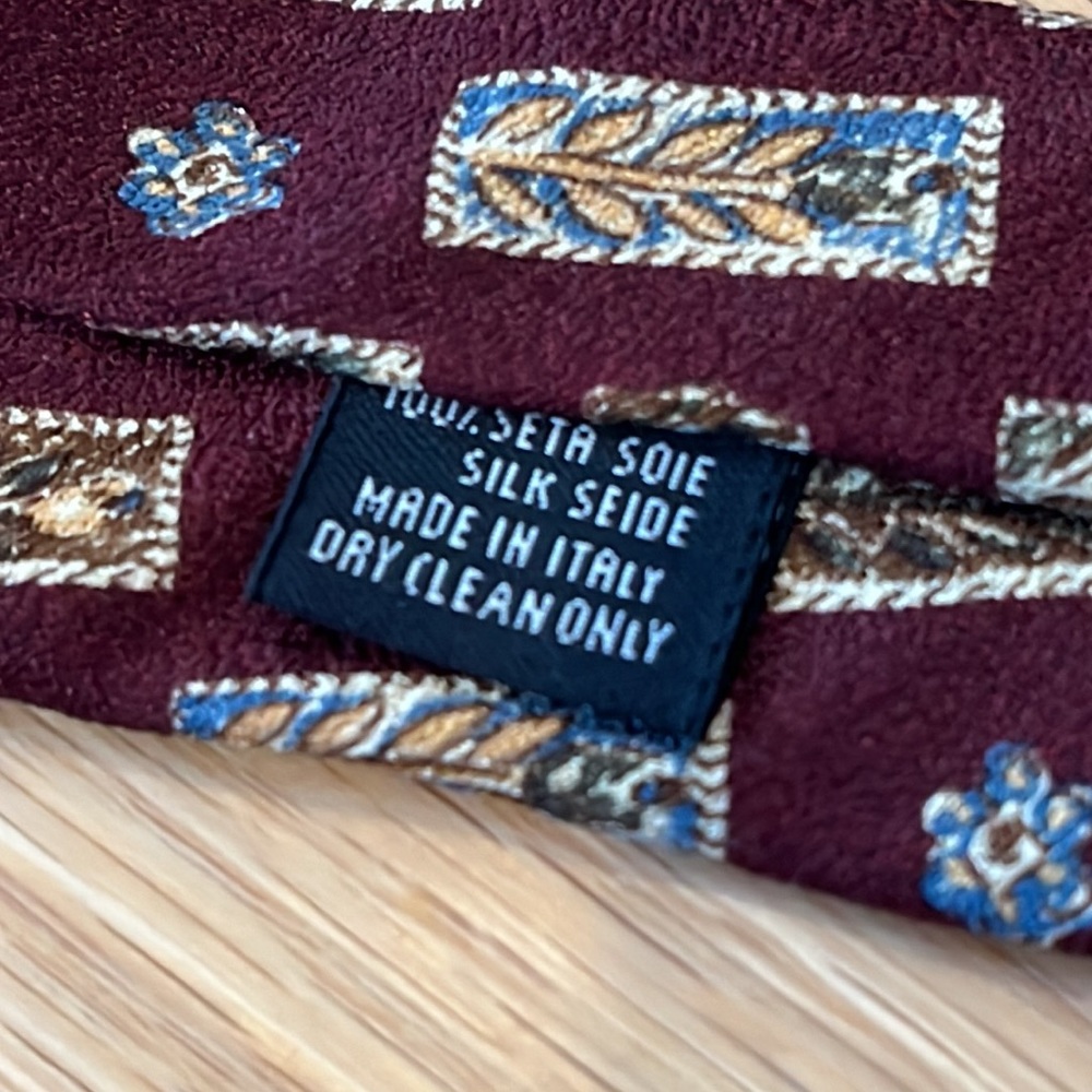 VINTAGE AKA Eddie Bauer Burgundy Red & Cream Floral Print Silk Tie - Picture 4 of 5